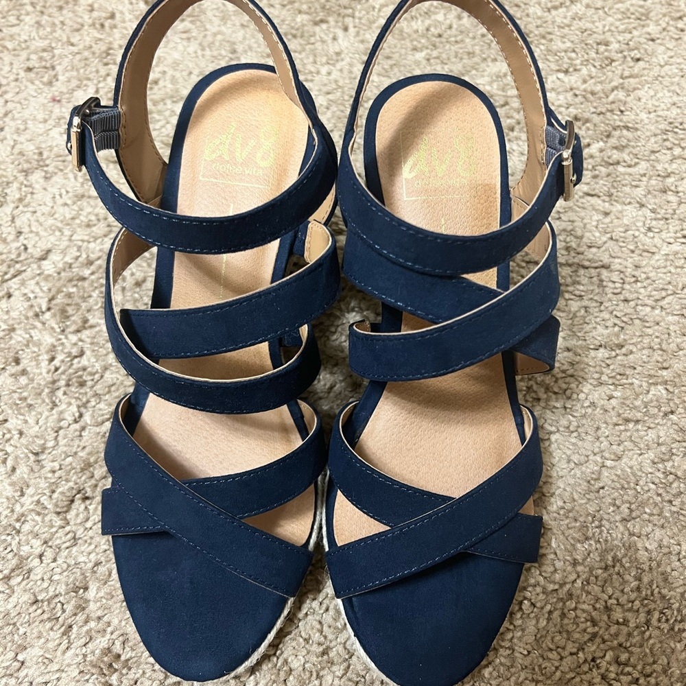 BRAND NEW Size 8 Wedge Heels